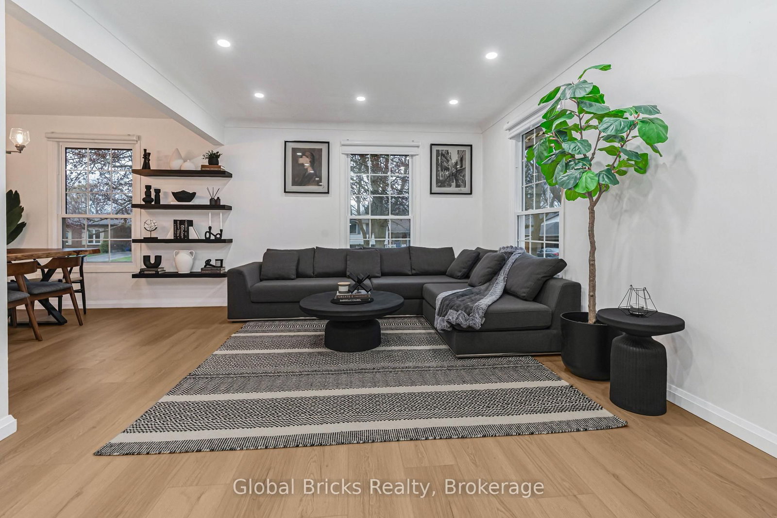 5780 Theresa Street - Photo 11