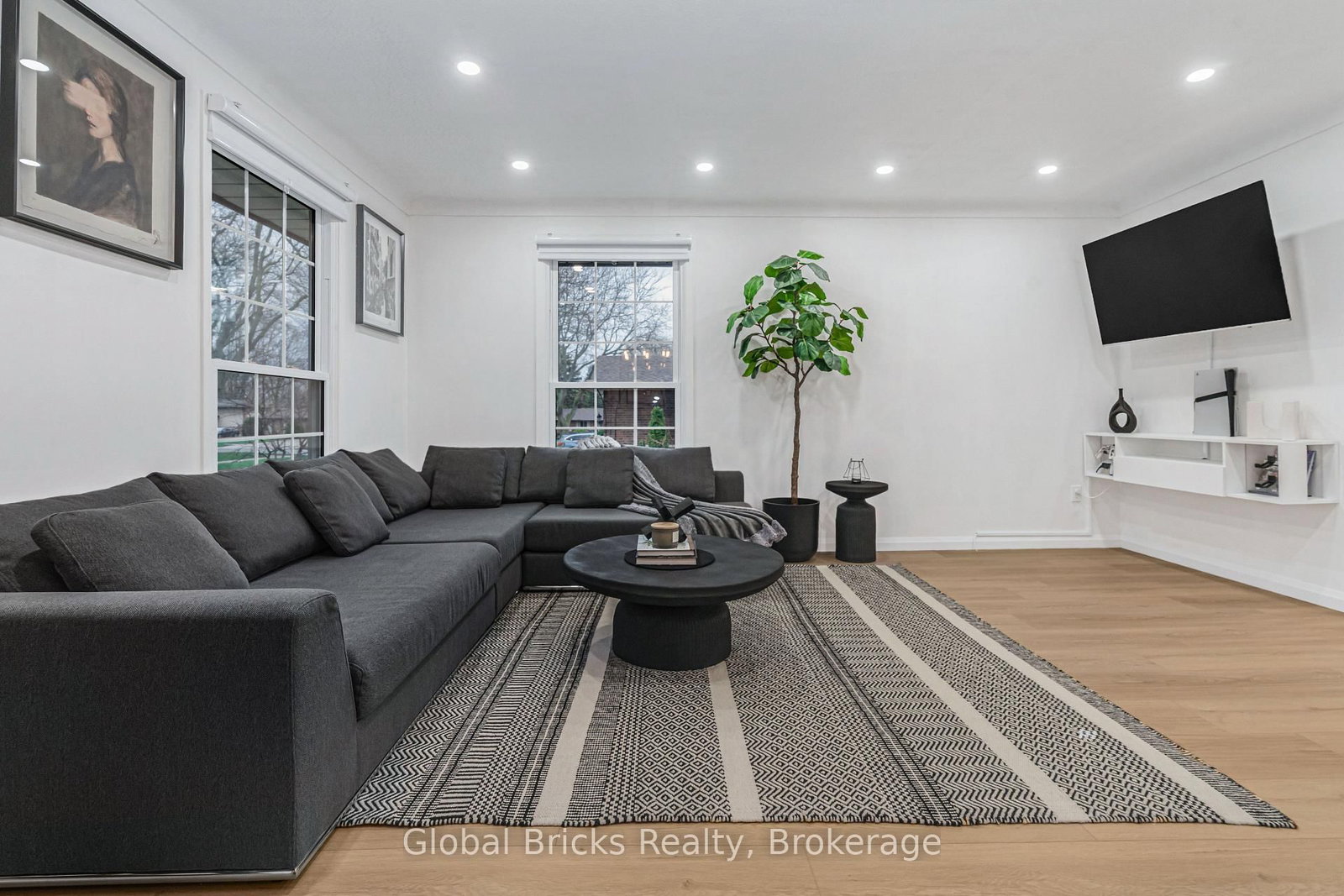 5780 Theresa Street - Photo 12