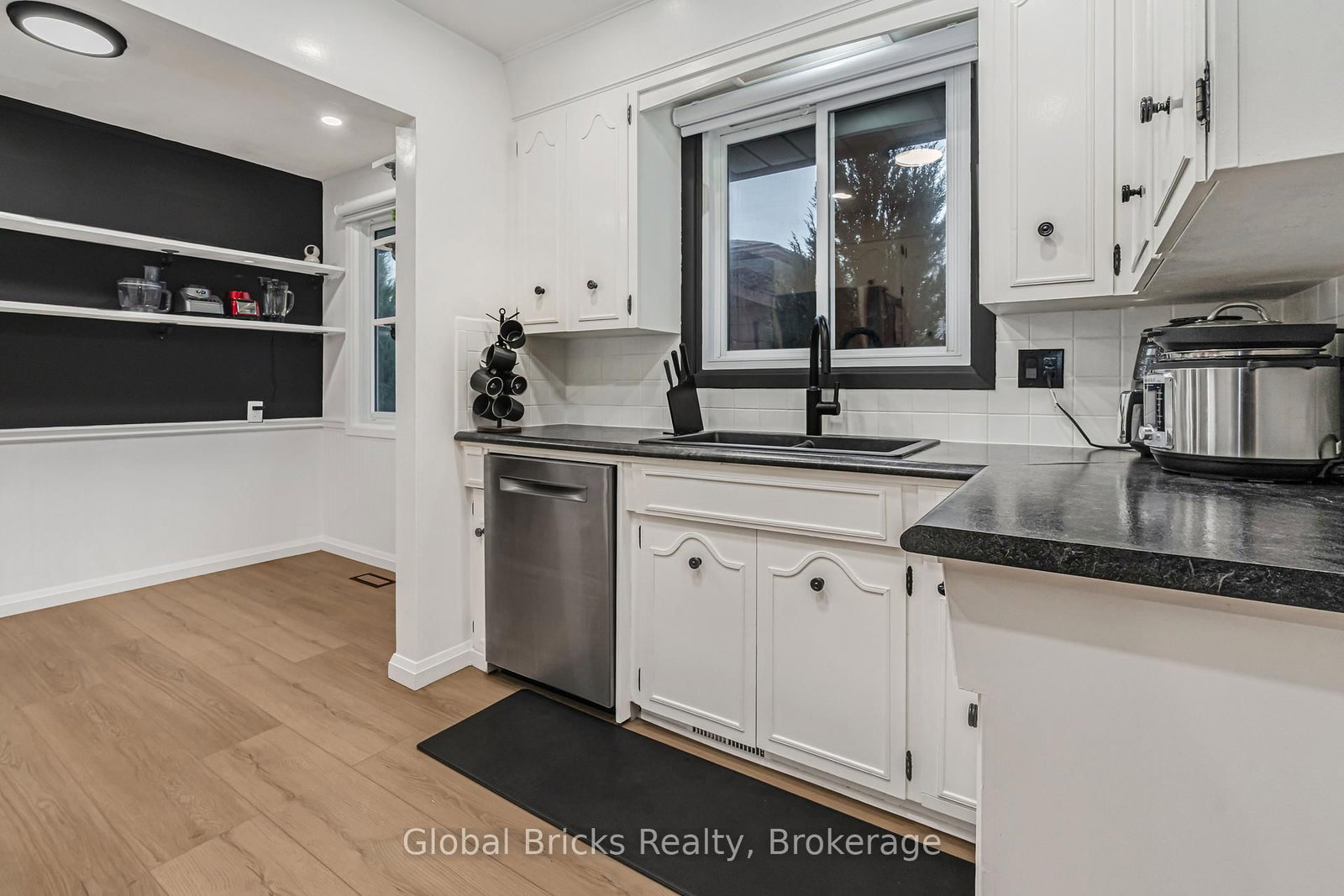 5780 Theresa Street - Photo 14