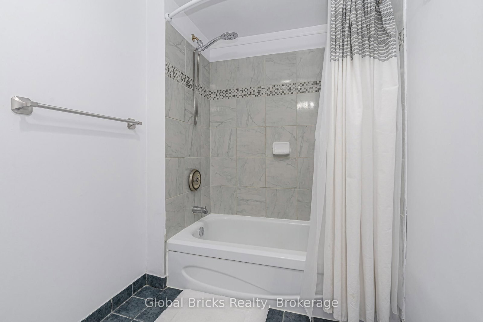 5780 Theresa Street - Photo 29