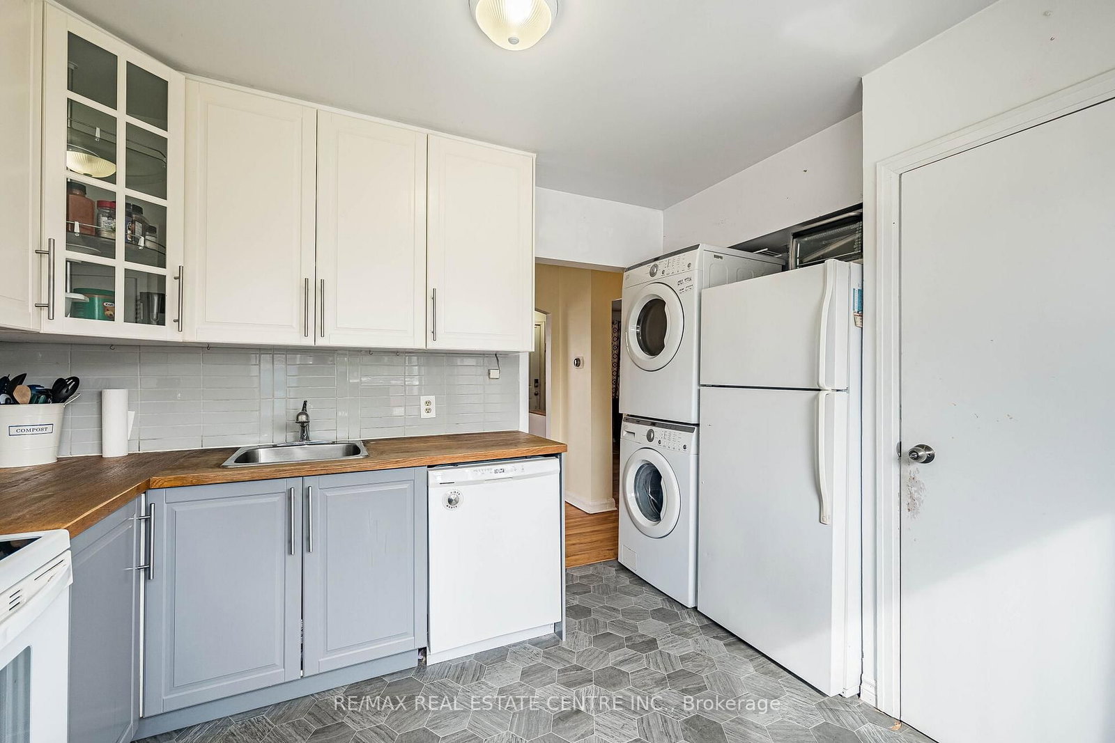 40 Ellis Crescent N - Photo 14