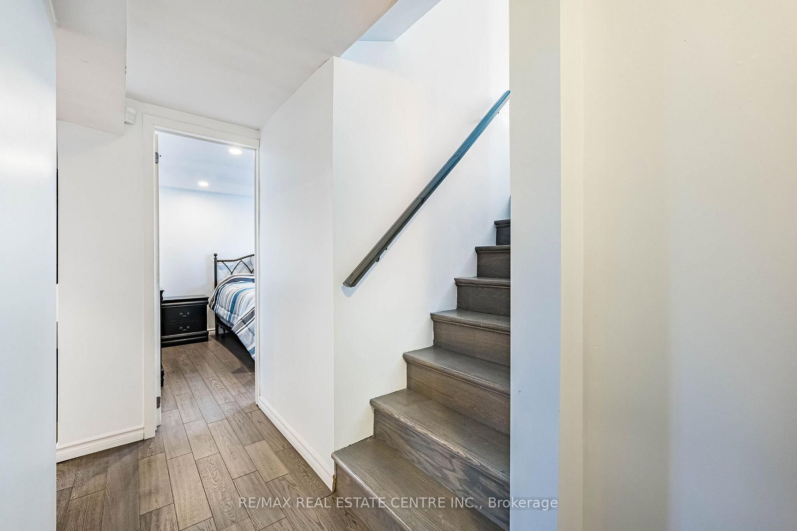 40 Ellis Crescent N - Photo 24