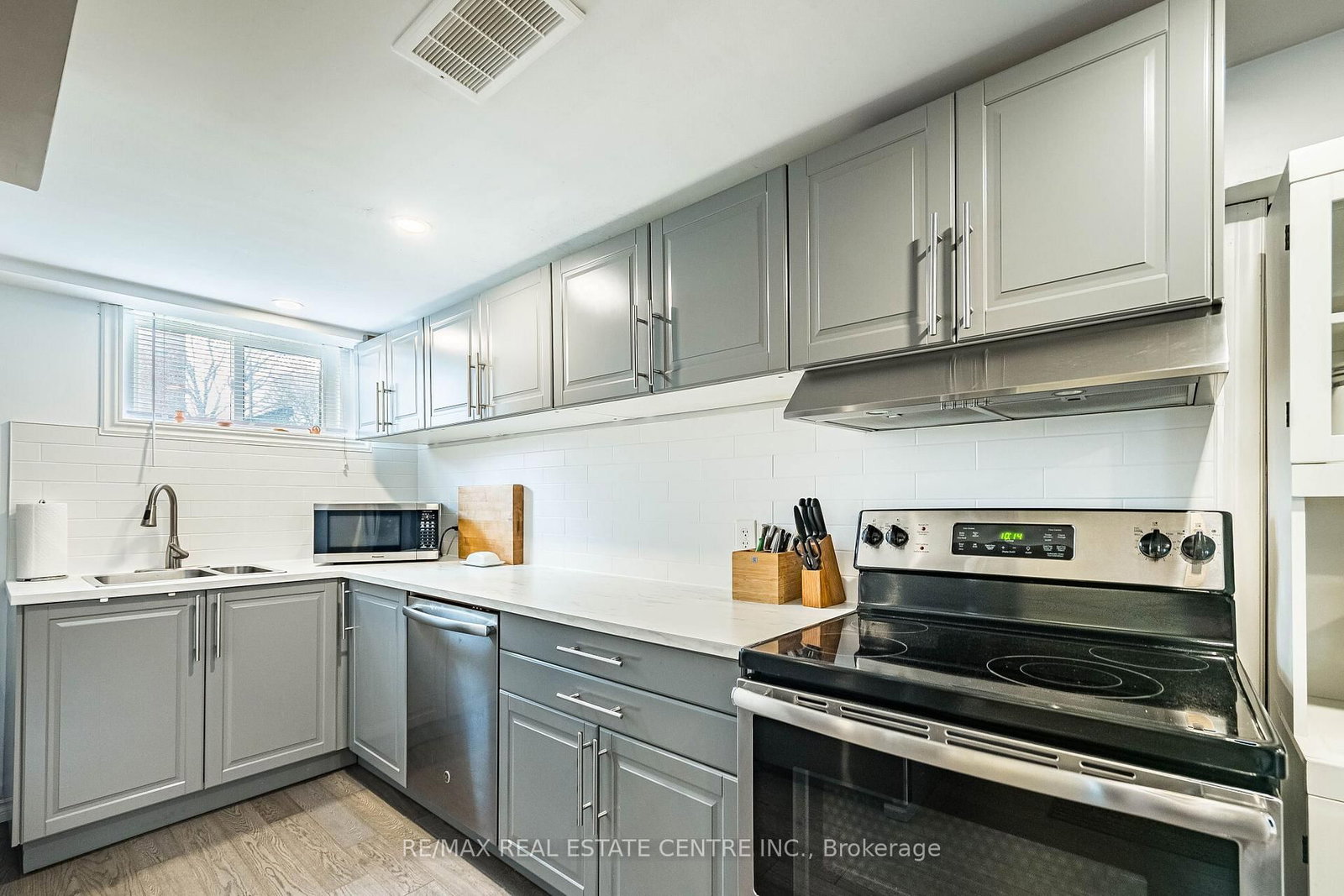 40 Ellis Crescent N - Photo 30