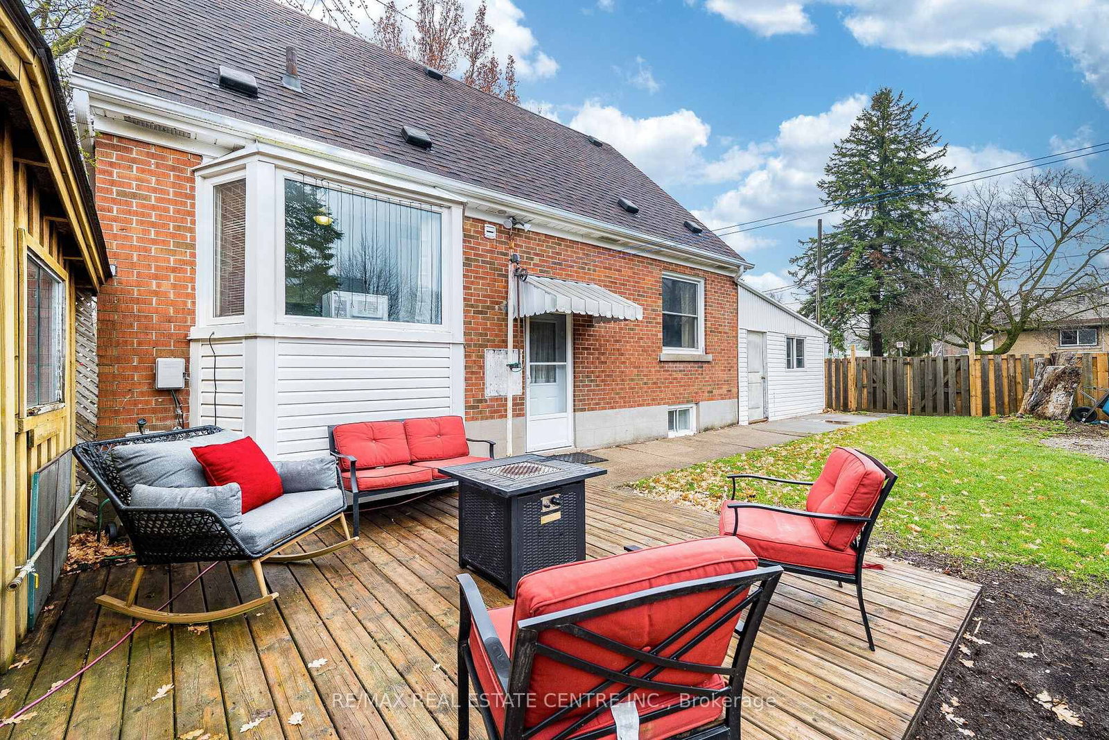 40 Ellis Crescent N - Photo 43