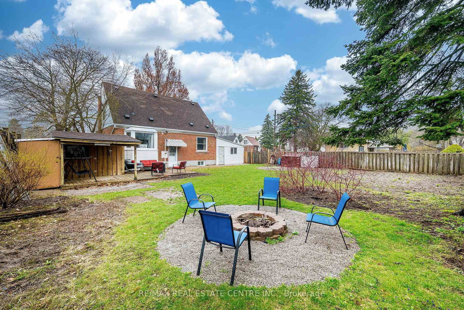 40 Ellis Crescent N - Photo 44