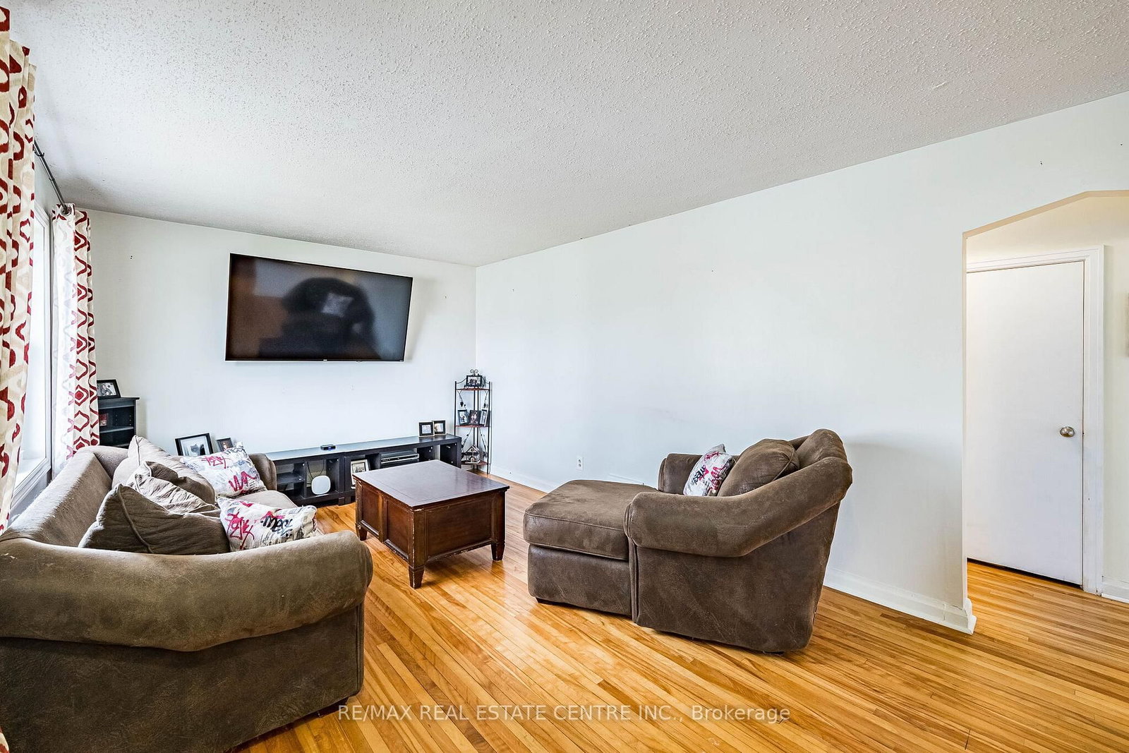 40 Ellis Crescent N - Photo 5