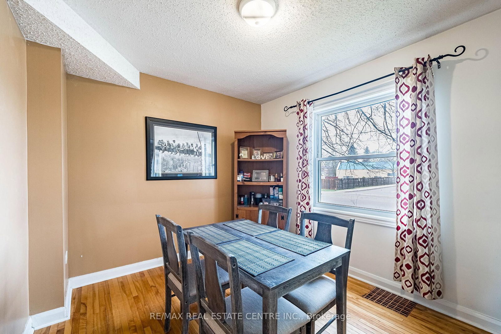40 Ellis Crescent N - Photo 8