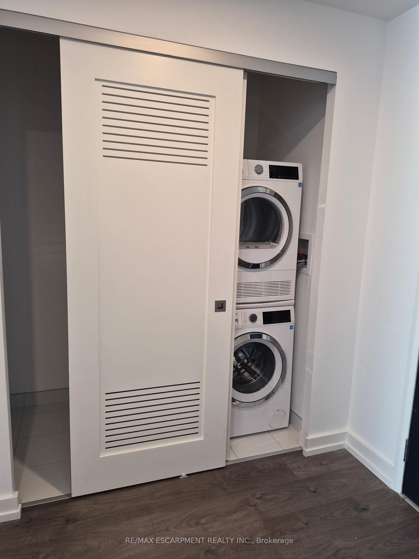 75 James Street S, Unit 818 - Photo 16