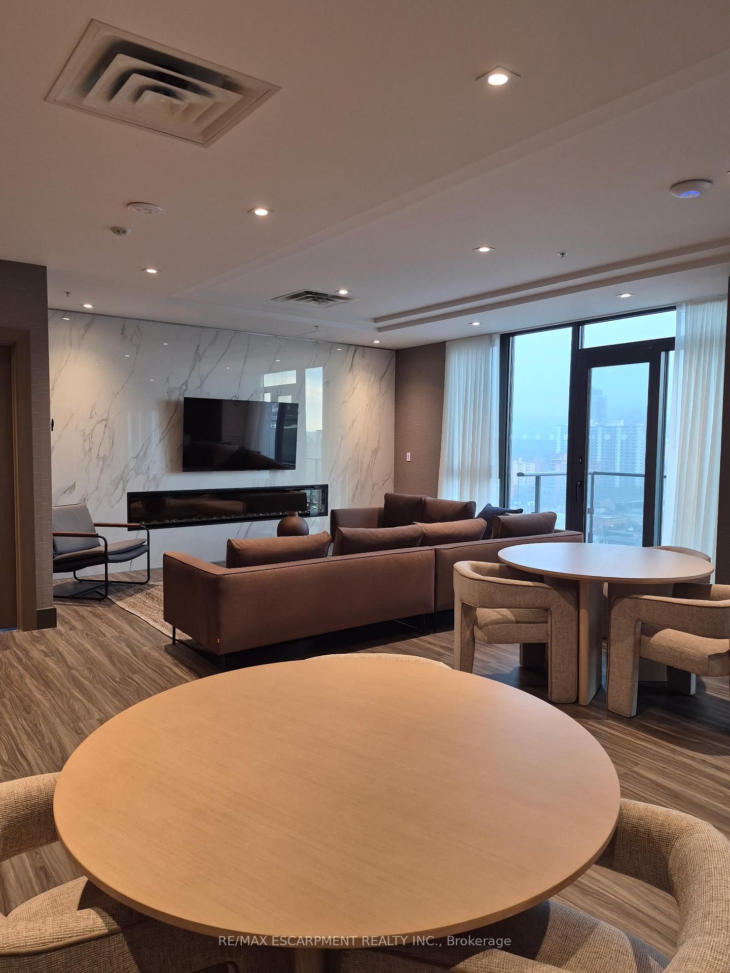 75 James Street S, Unit 818 - Photo 21