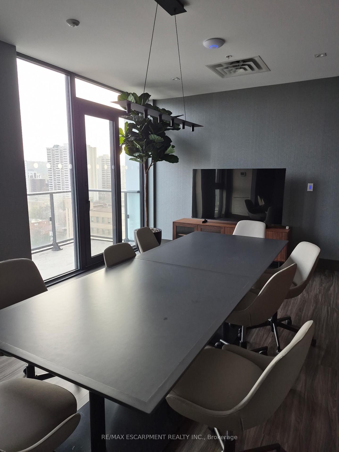 75 James Street S, Unit 818 - Photo 24