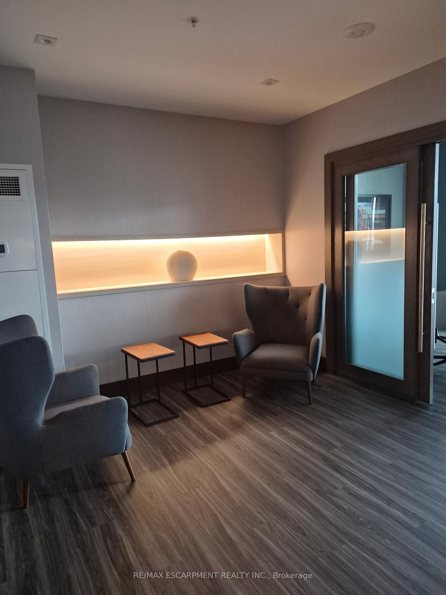 75 James Street S, Unit 818 - Photo 25