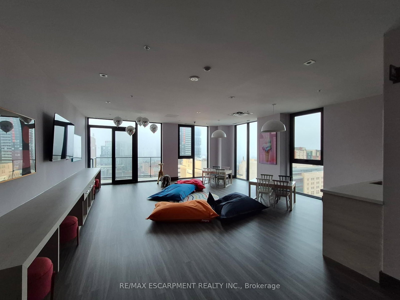 75 James Street S, Unit 818 - Photo 27