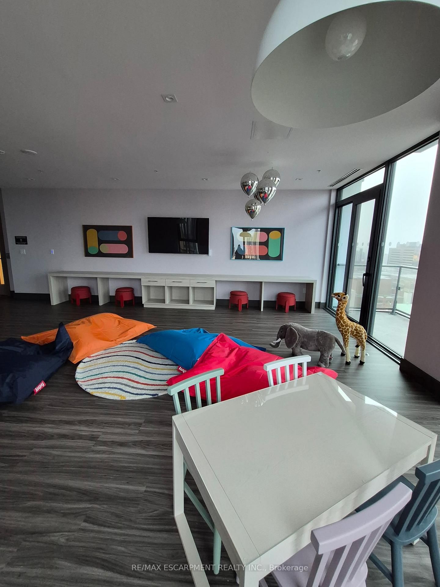 75 James Street S, Unit 818 - Photo 28