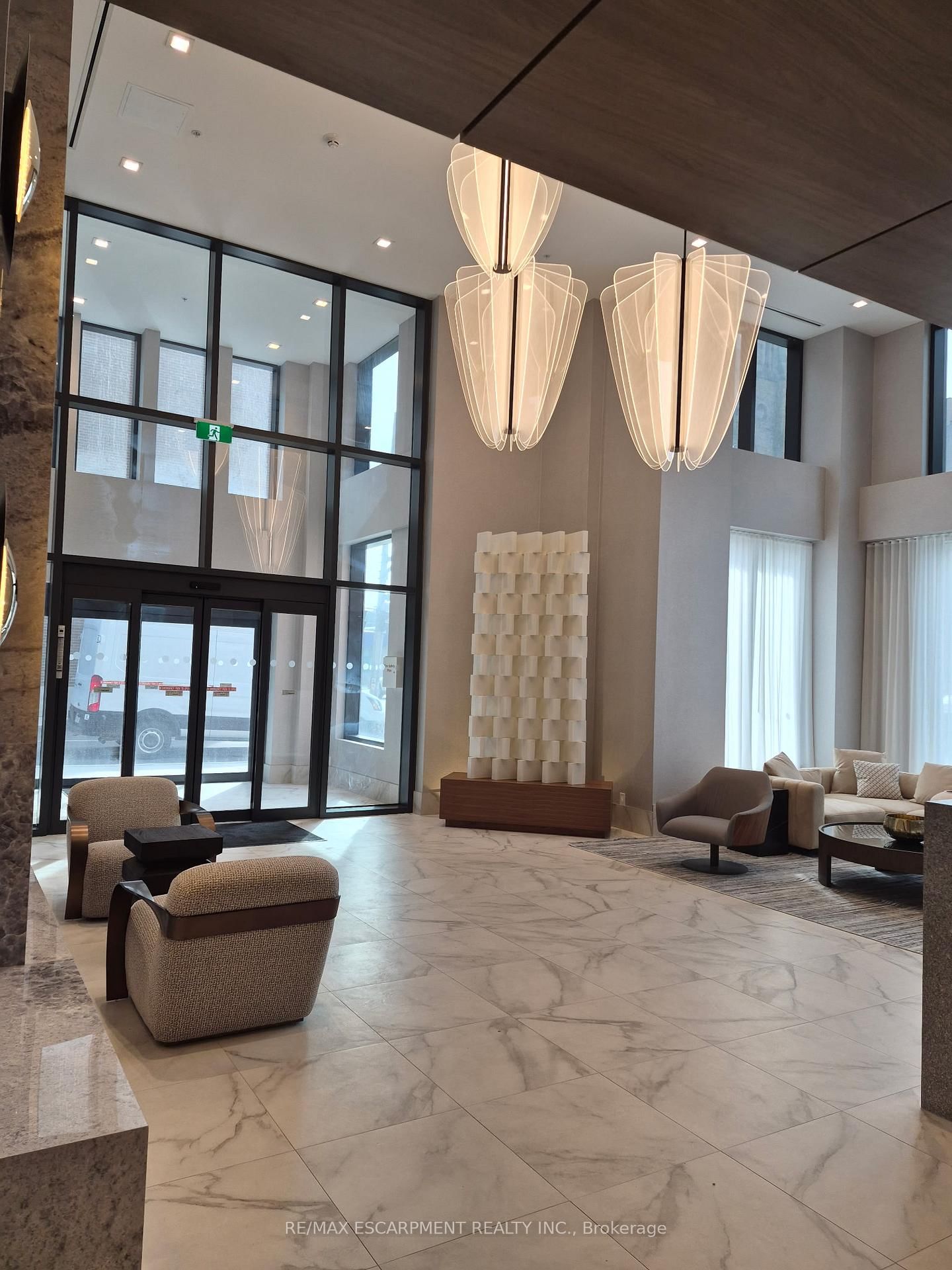 75 James Street S, Unit 818 - Photo 3