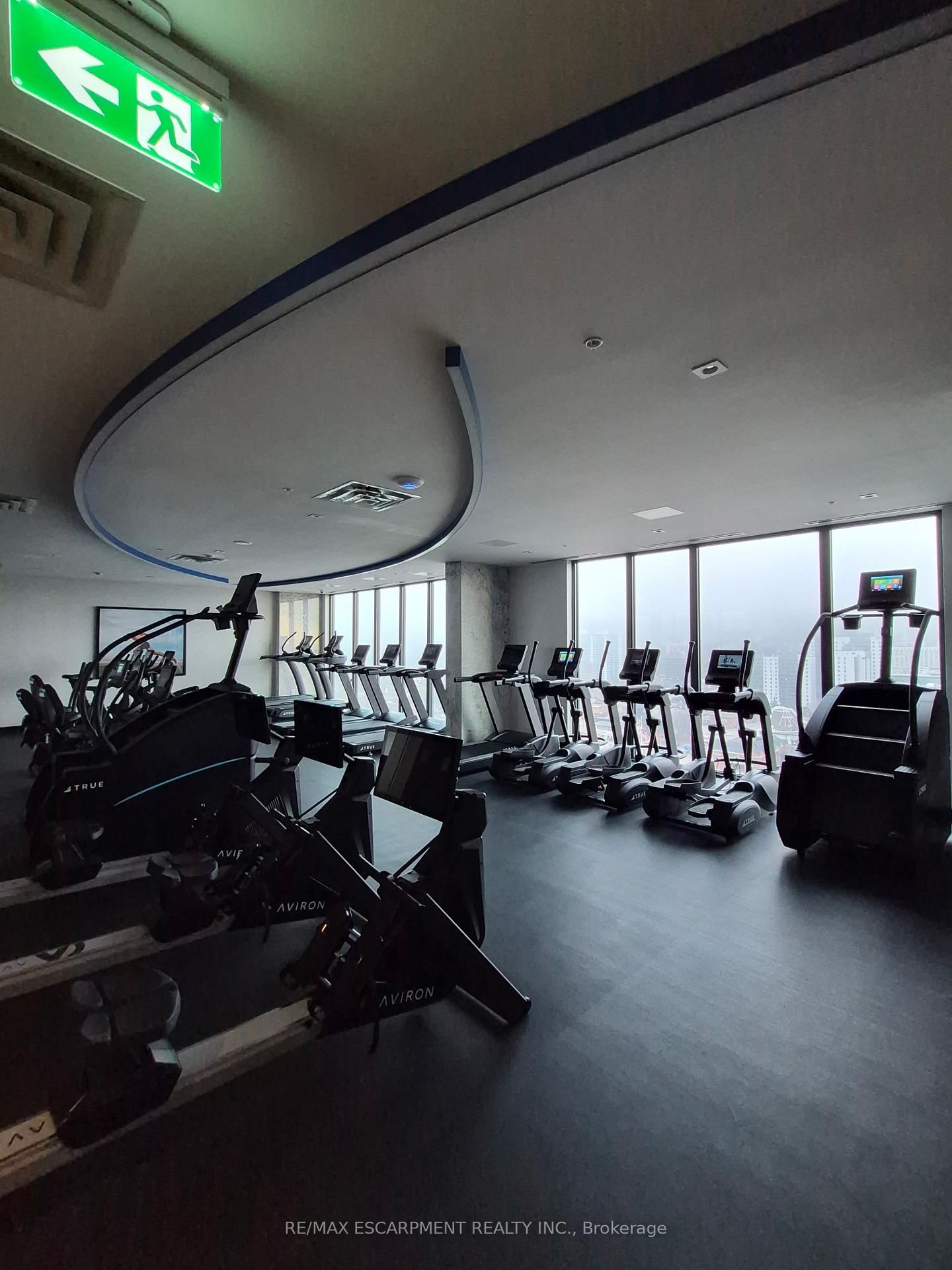 75 James Street S, Unit 818 - Photo 33