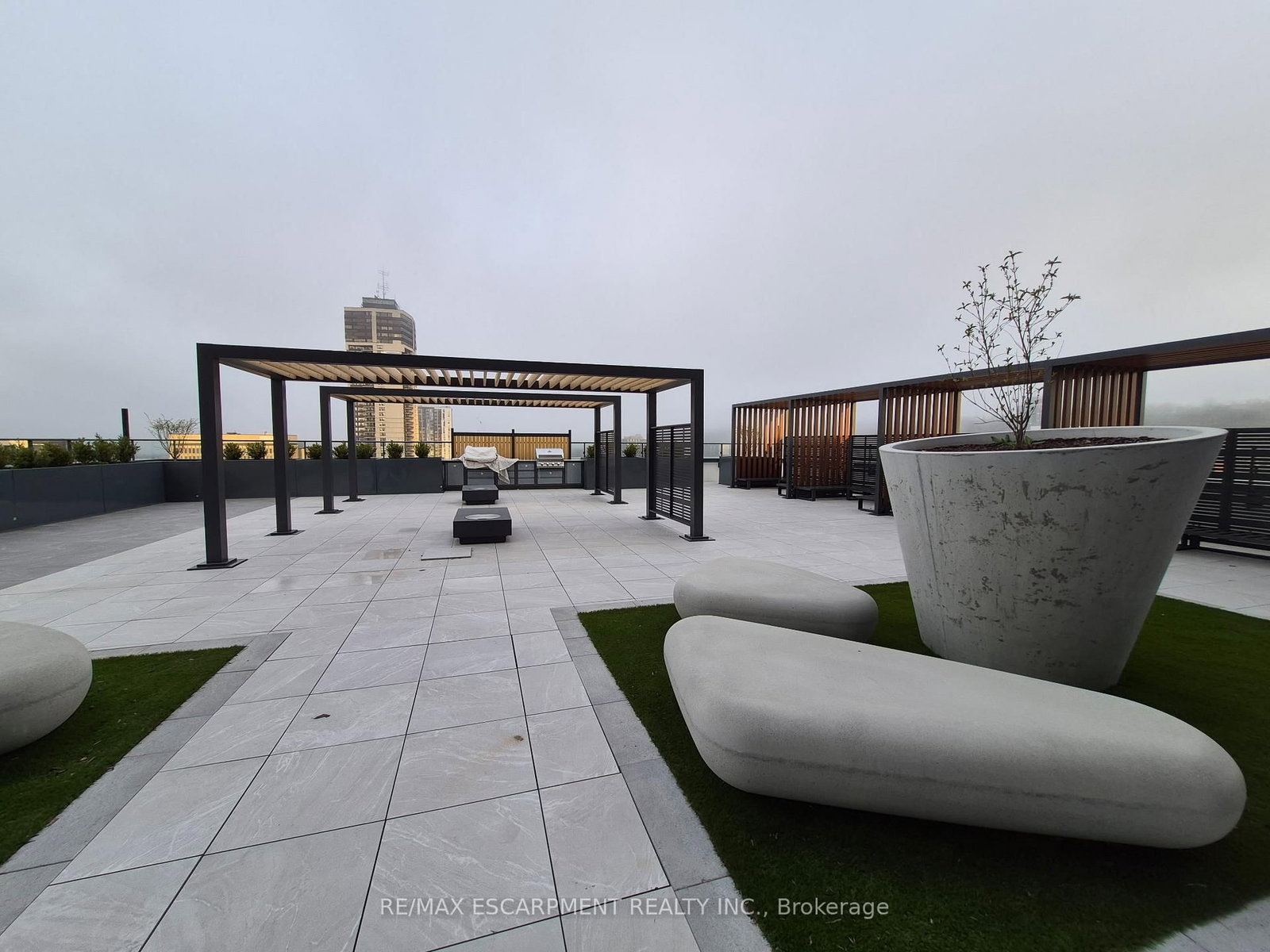 75 James Street S, Unit 818 - Photo 36