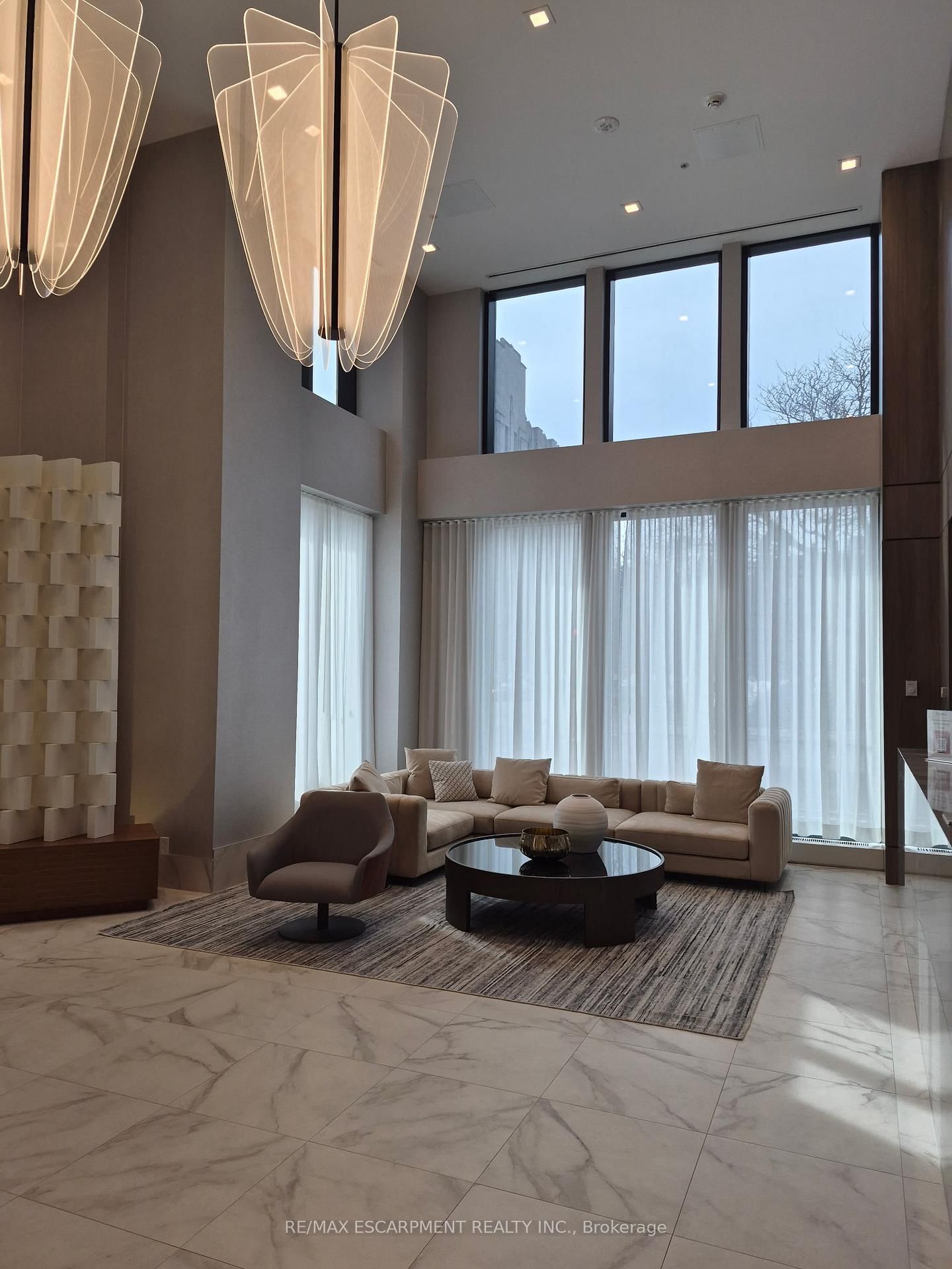 75 James Street S, Unit 818 - Photo 4