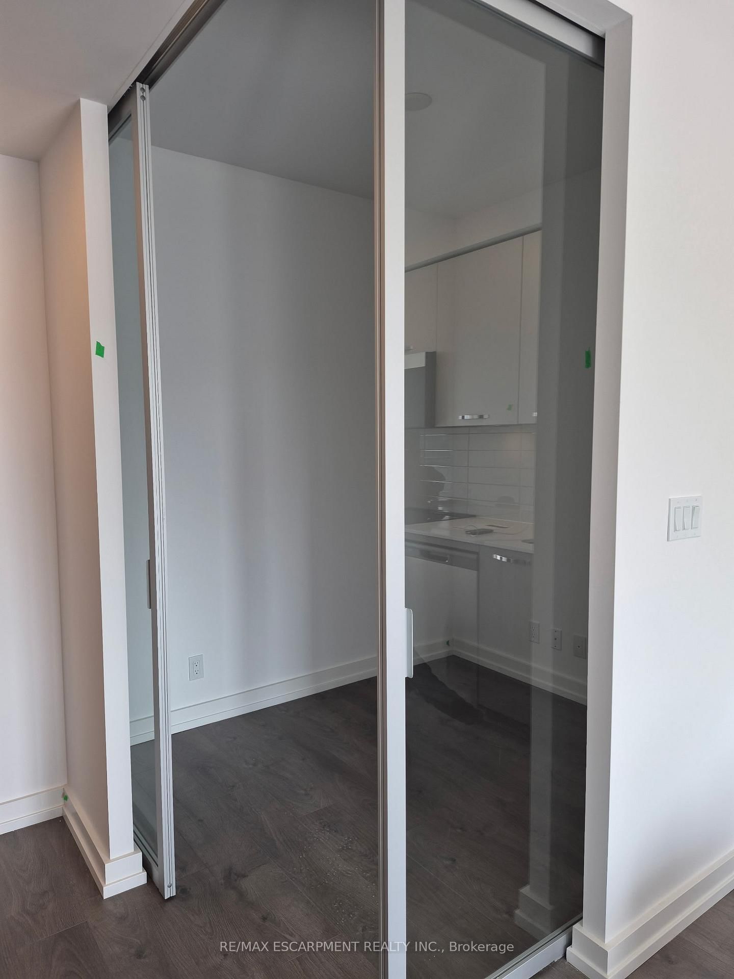 75 James Street S, Unit 818 - Photo 8