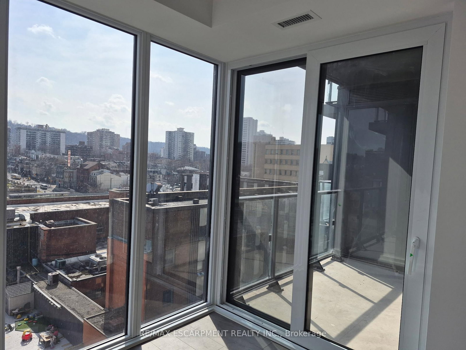 75 James Street S, Unit 818 - Photo 9