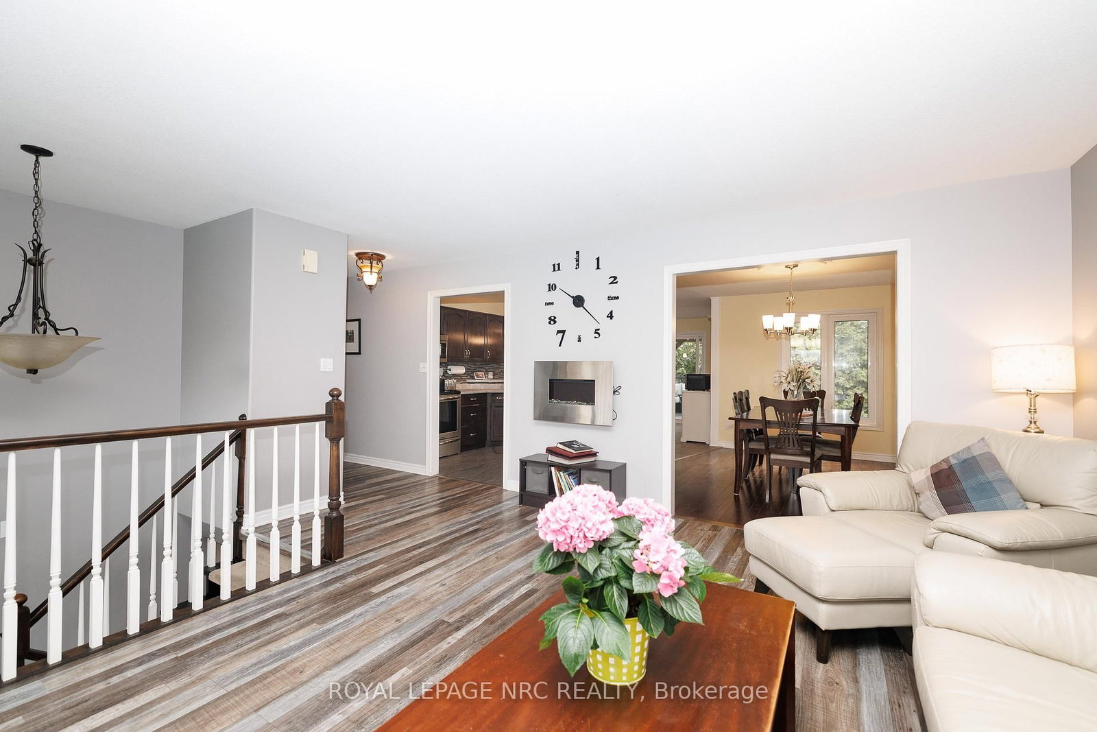 2343 JESSIE Crescent - Photo 15