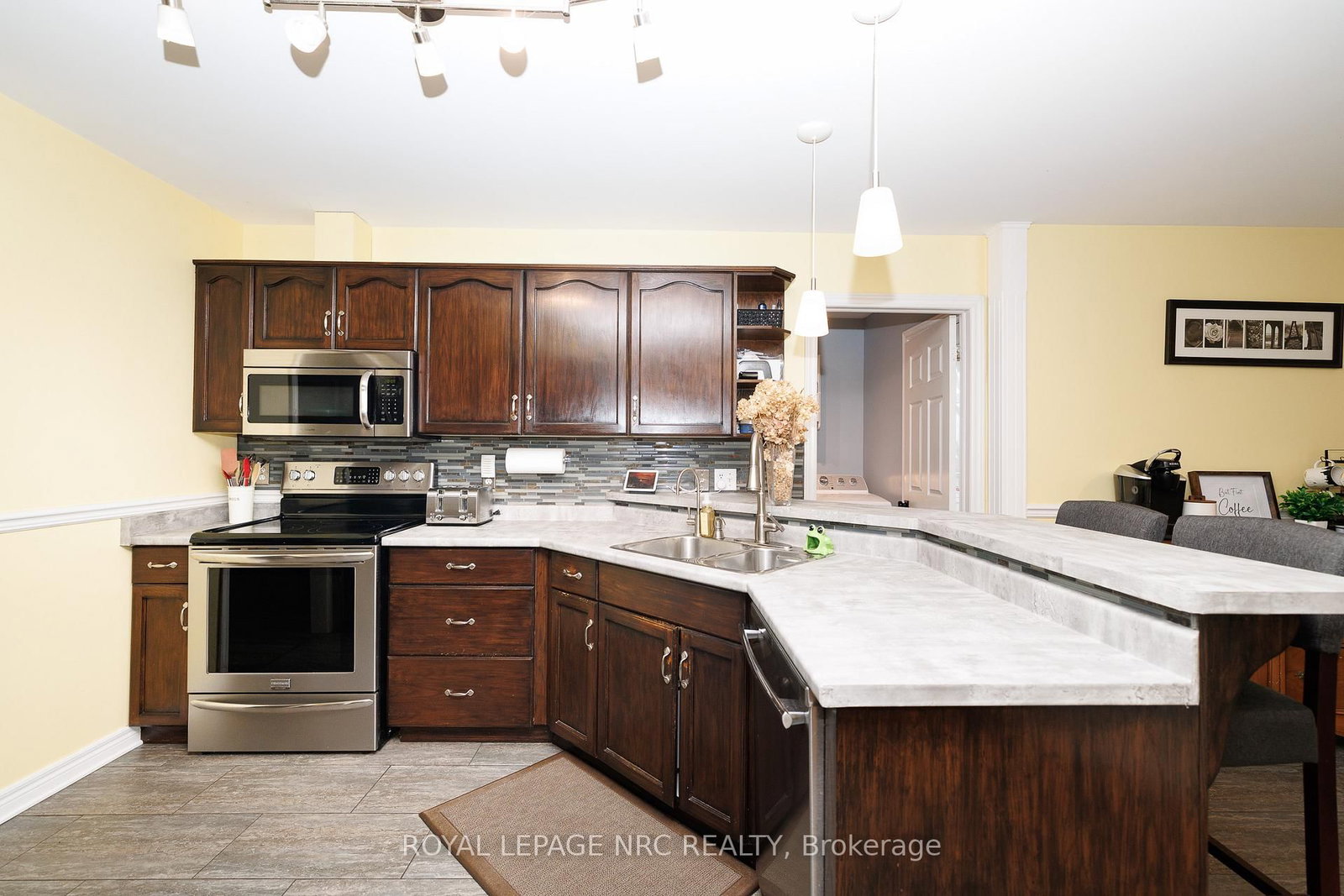 2343 JESSIE Crescent - Photo 17