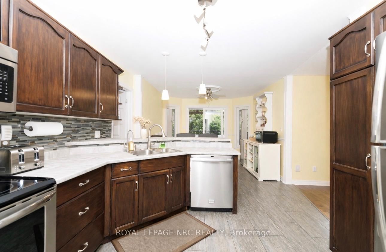 2343 JESSIE Crescent - Photo 20