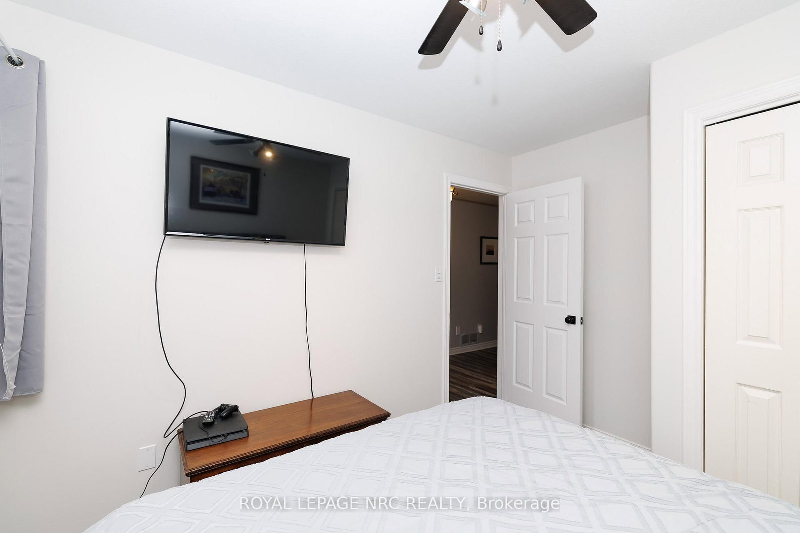 2343 JESSIE Crescent - Photo 25