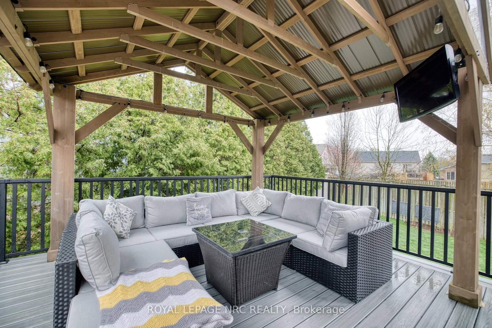 2343 JESSIE Crescent - Photo 3