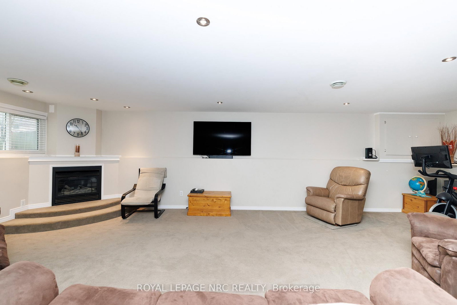 2343 JESSIE Crescent - Photo 32