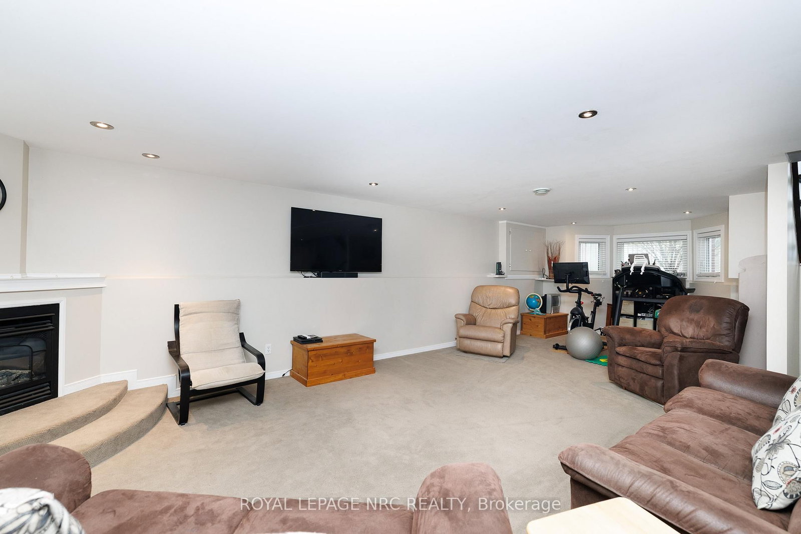 2343 JESSIE Crescent - Photo 33