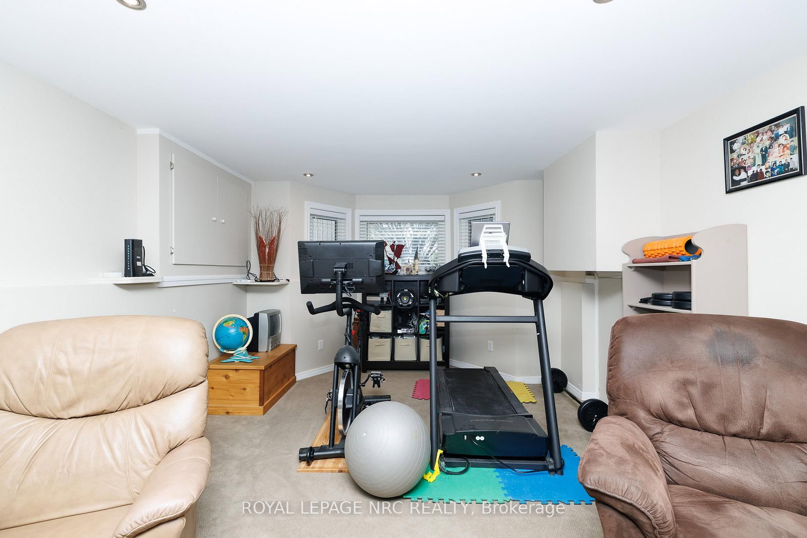 2343 JESSIE Crescent - Photo 34