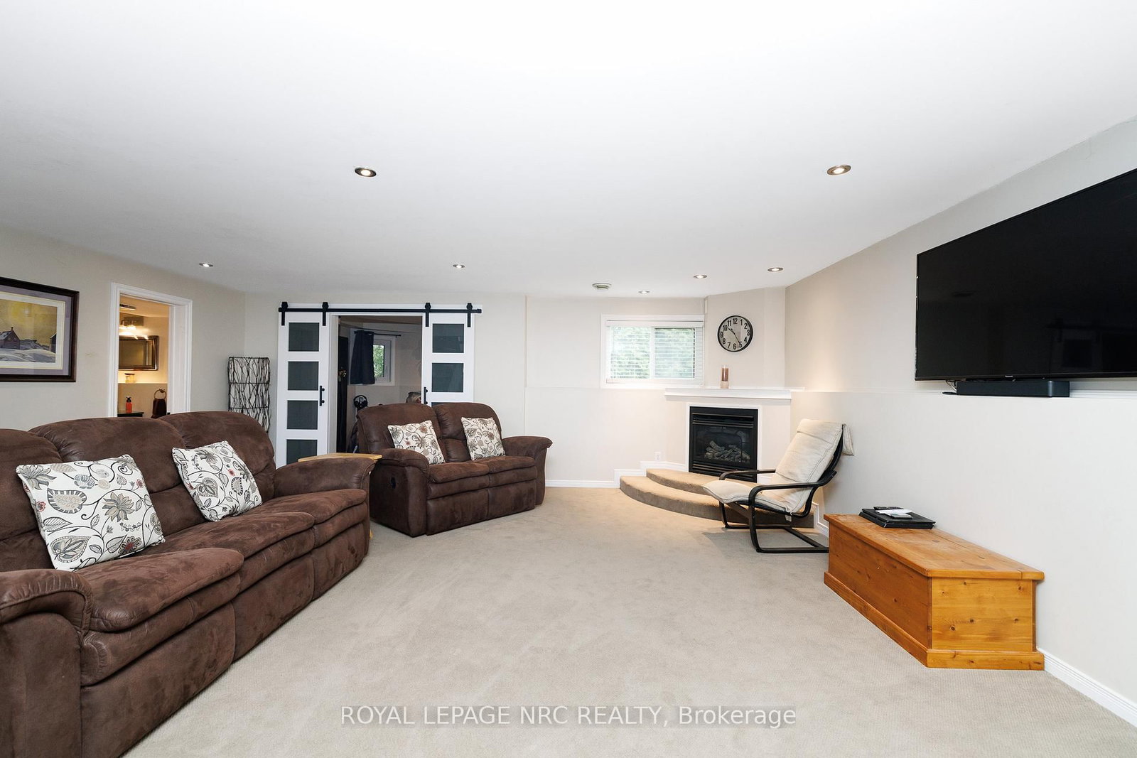 2343 JESSIE Crescent - Photo 35