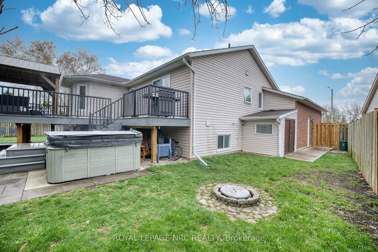 2343 JESSIE Crescent - Photo 43