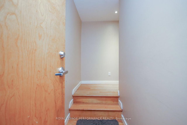 3 - 736 Cooper Street E