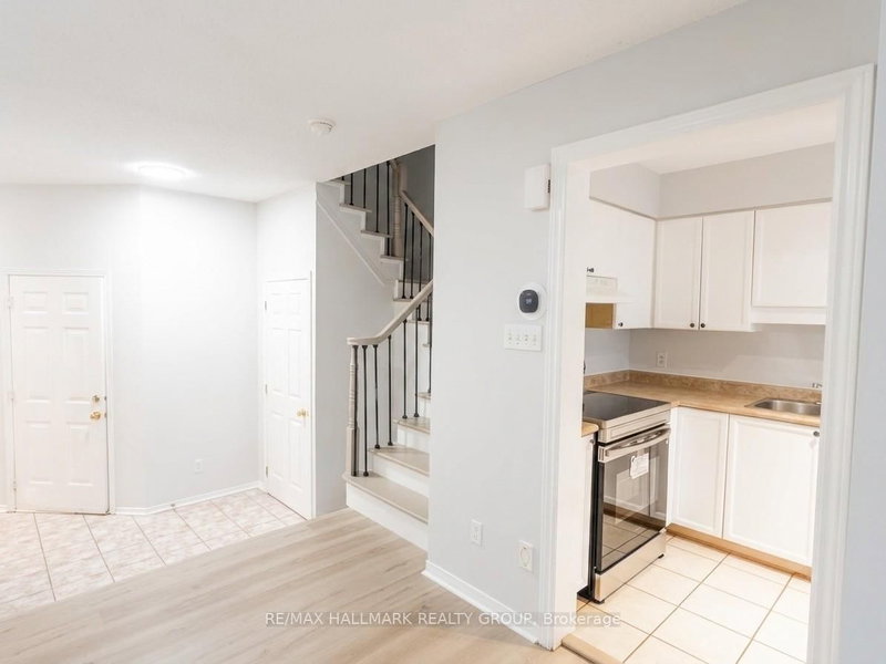 95 Hemlo Cres, Ottawa, K2T 1E1 | Image 3