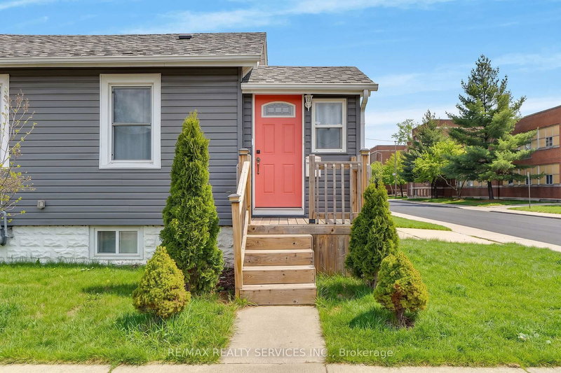 Upper - 171 Britannia Ave, Hamilton, L8H 1X6 | Image 2