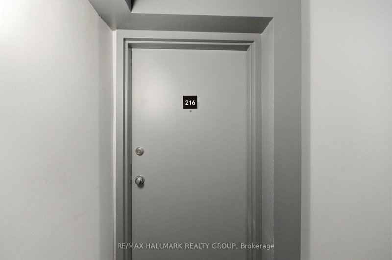 216 - 218 Viewmount Dr, Ottawa, K2E 7X5 | Image 3