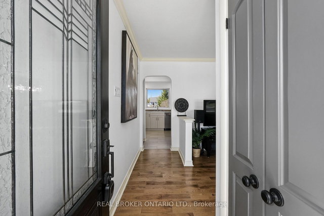 121 Goodfellow Road E