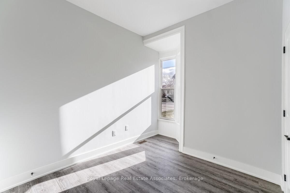 39 Welland Avenue S, Unit 2 - Photo 10