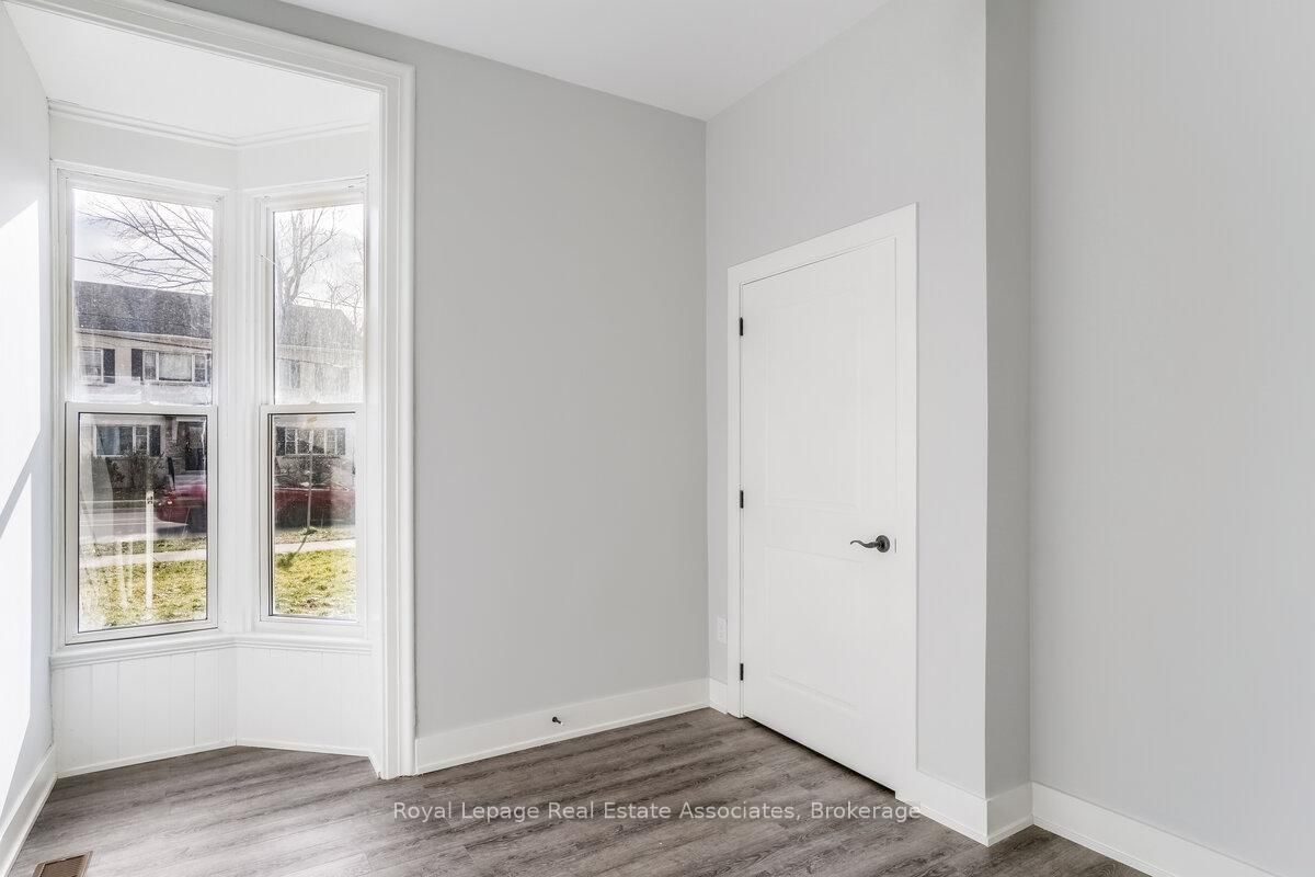 39 Welland Avenue S, Unit 2 - Photo 11