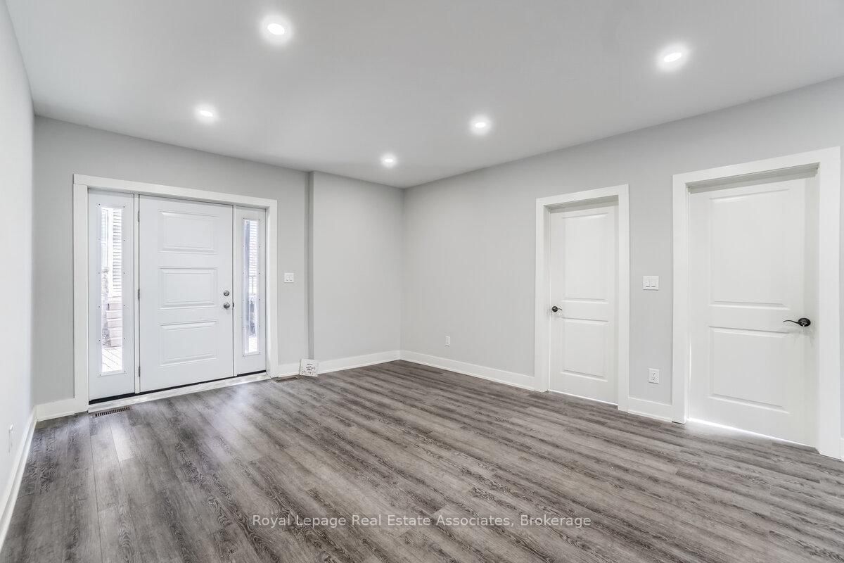 39 Welland Avenue S, Unit 2 - Photo 12