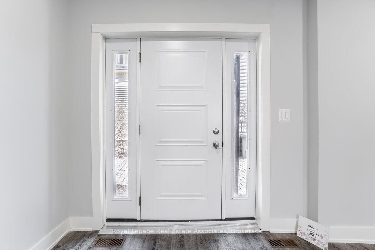 39 Welland Avenue S, Unit 2 - Photo 2