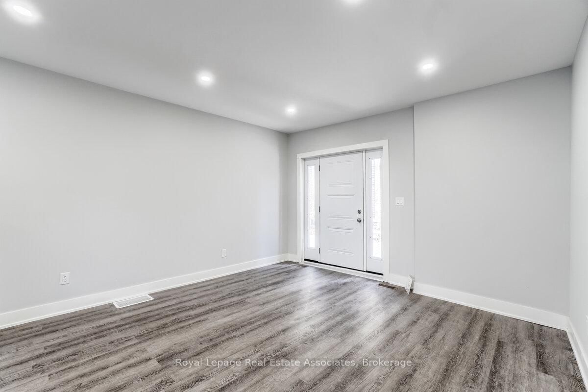 39 Welland Avenue S, Unit 2 - Photo 3