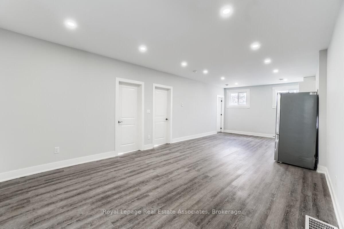 39 Welland Avenue S, Unit 2 - Photo 6