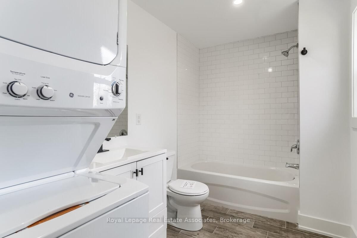 39 Welland Avenue S, Unit 2 - Photo 8
