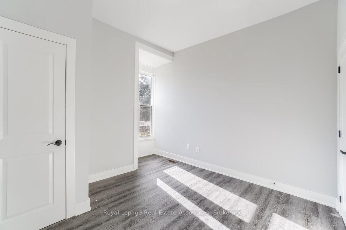 39 Welland Avenue S, Unit 2 - Photo 9
