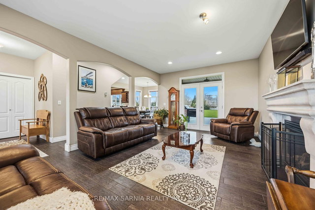 589 St Clair Parkway