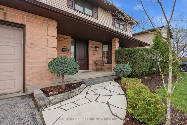 1050 Mahogany Crescent