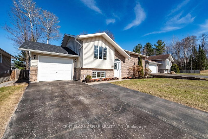 64 Spruce St, Petawawa, K8H 3N6 | Image 2