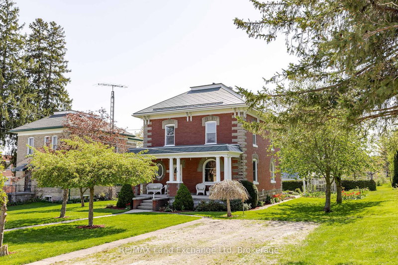 home for sale on 484 Queen Street